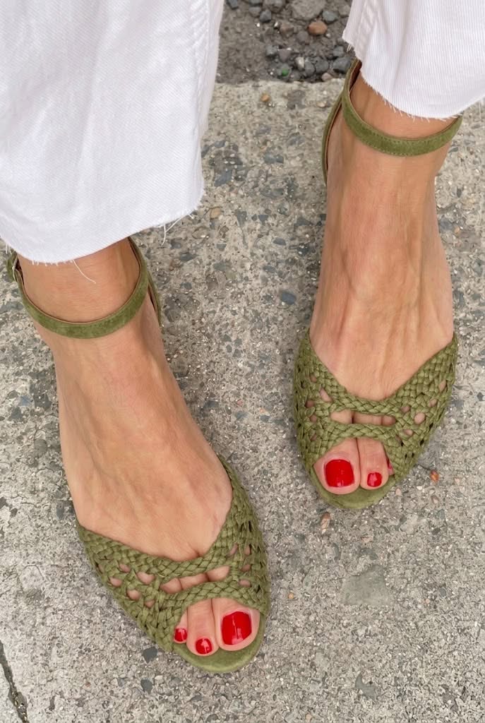 Isadora – Woven Gold Sandals